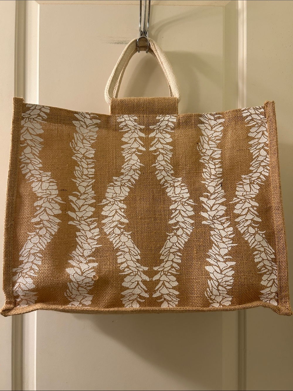 LEXBREEZY HAWAII Burlap Tote Bag with White Lei Print - Neutral Tan